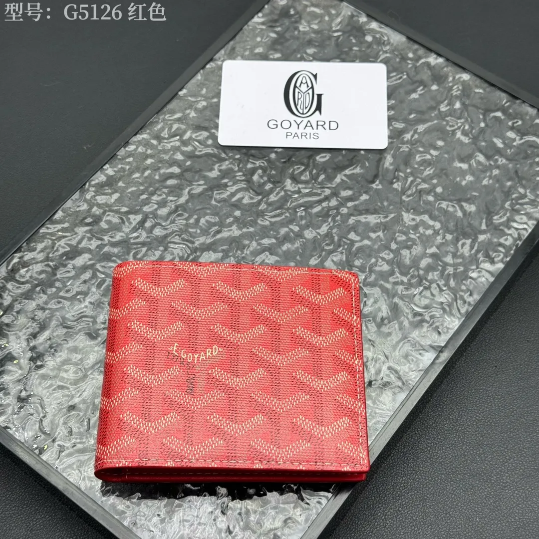 💰130 💎Upgraded original version 𝐠𝐨𝐲𝐚𝐫𝐝 Hot style ❤️Goyard wallet short style, Goyard 8-slot card slot wallet, the texture is directly stretched to the full mark, it can hold about 8-10 cards, it can hold cash, it is thin and does not stand up, it is classic, practical and attractive! If you want to create a short clip with a feeling that is different from others and has a deep taste, it must be him! size: 11*9 (cm) model: G5126
