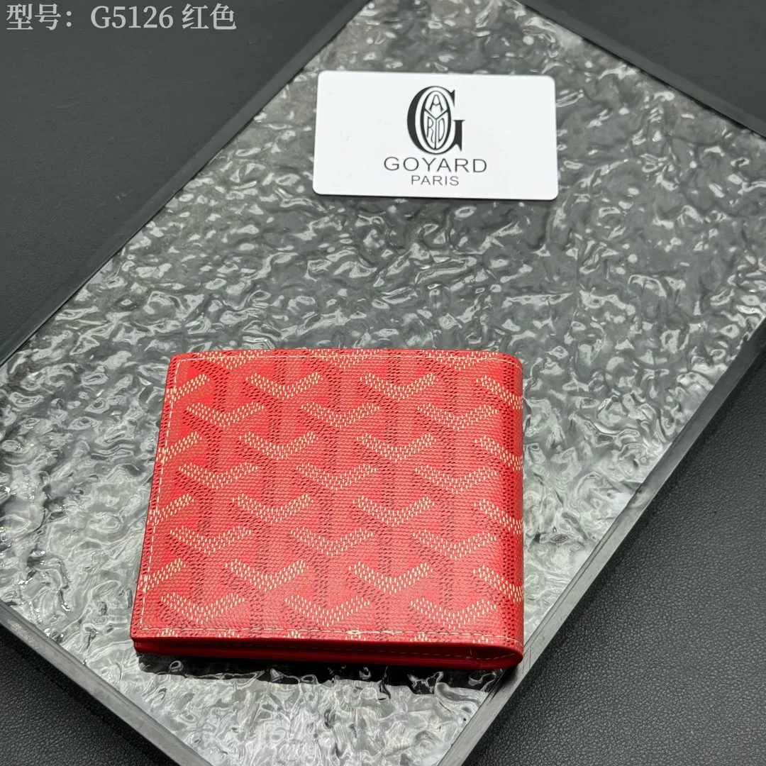 💰130 💎Upgraded original version 𝐠𝐨𝐲𝐚𝐫𝐝 Hot style ❤️Goyard wallet short style, Goyard 8-slot card slot wallet, the texture is directly stretched to the full mark, it can hold about 8-10 cards, it can hold cash, it is thin and does not stand up, it is classic, practical and attractive! If you want to create a short clip with a feeling that is different from others and has a deep taste, it must be him! size: 11*9 (cm) model: G5126