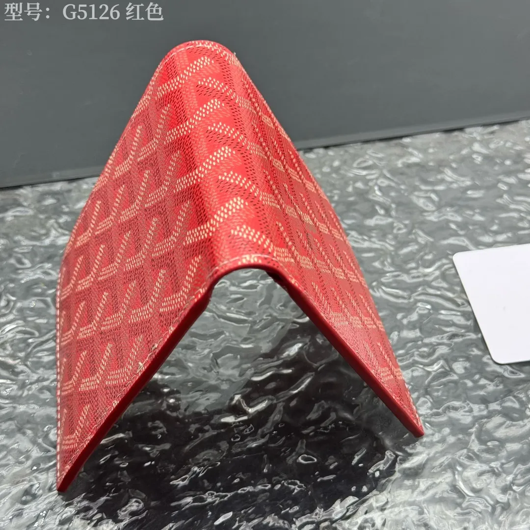💰130 💎Upgraded original version 𝐠𝐨𝐲𝐚𝐫𝐝 Hot style ❤️Goyard wallet short style, Goyard 8-slot card slot wallet, the texture is directly stretched to the full mark, it can hold about 8-10 cards, it can hold cash, it is thin and does not stand up, it is classic, practical and attractive! If you want to create a short clip with a feeling that is different from others and has a deep taste, it must be him! size: 11*9 (cm) model: G5126