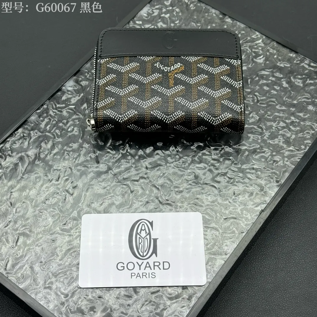 💰110 💎Top original 𝐠𝐨𝐲𝐚𝐫𝐝 Hot style 💕 Goya wallet short Matignon Mini coin purse with full zipper closure design. Its central compartment holds coins, while its interior patch pocket holds cards or small IDs. Style number: G60067 Size: 10.4*7.5*1.8cm