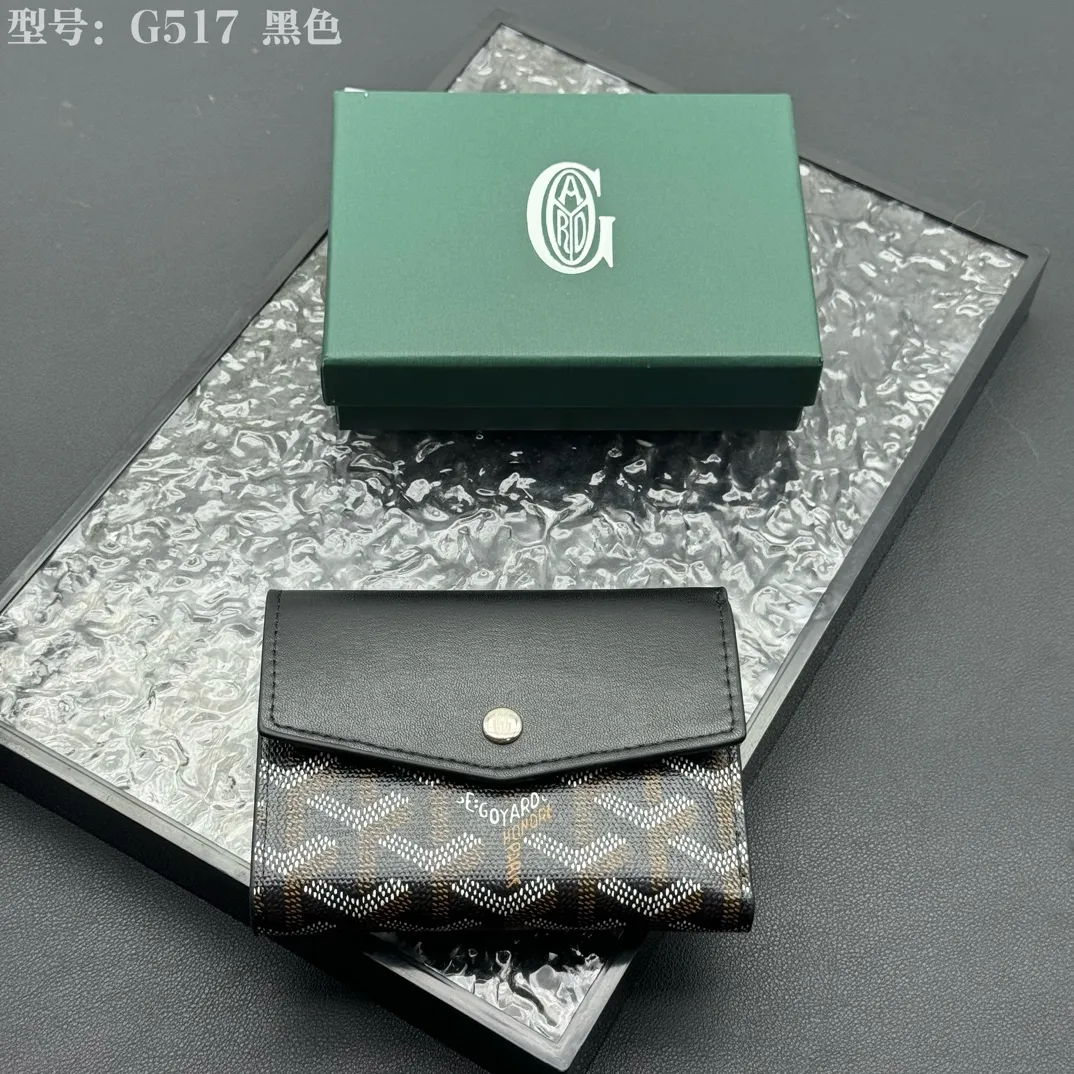 💰120 💎Top Original 𝑮𝑶𝒀𝑨𝑹𝑫 𝑽𝒊𝒄𝒕𝒐𝒊𝒓𝒆 The wallet has a small and compact design that can store cards, banknotes and documents. It's sized to fit in a bag or in a jacket or pants pocket. The Insert Victoire Card Holder can be placed inside the Victoire Wallet to store even more cards. Style number: G517 Size: 12*9*3