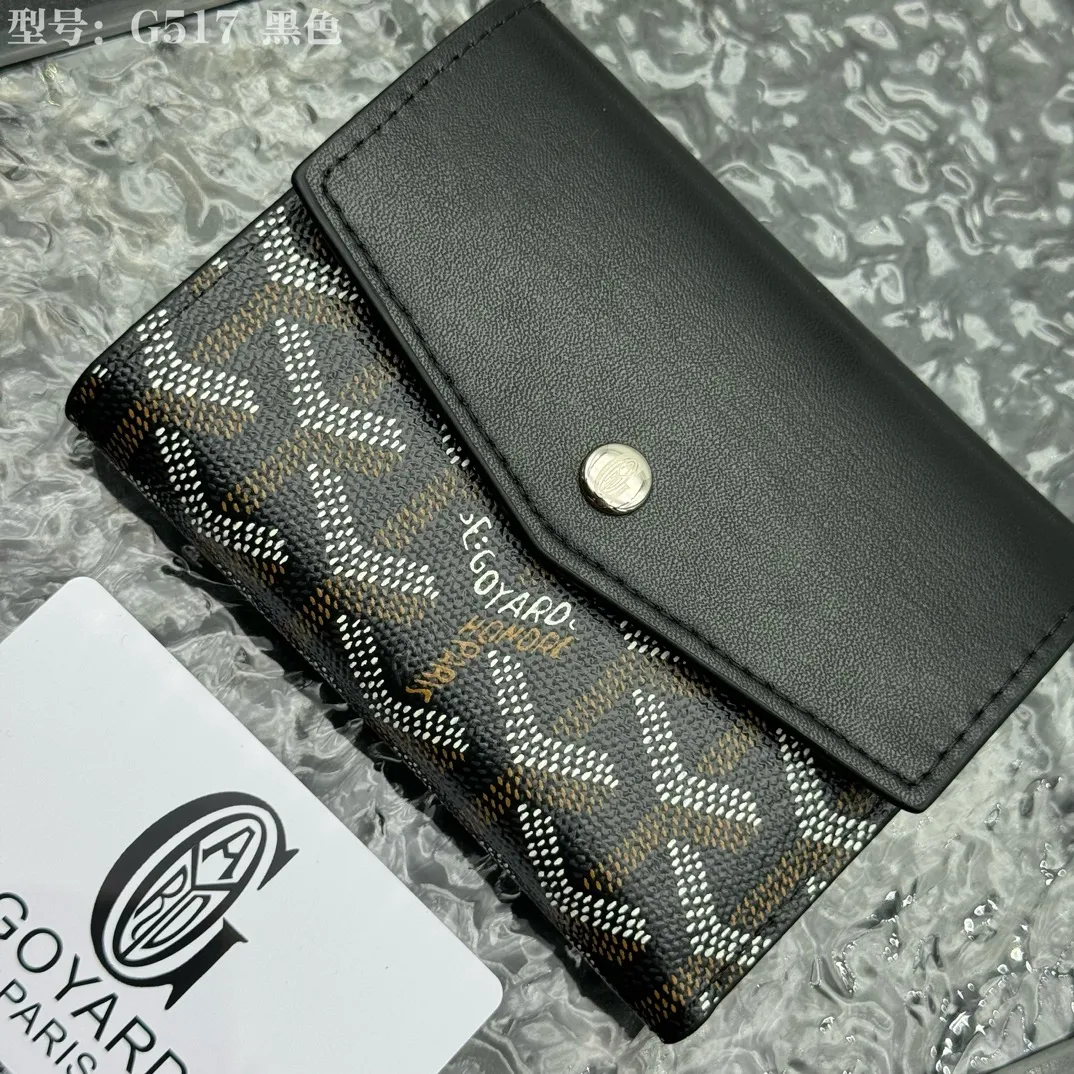 💰120 💎Top Original 𝑮𝑶𝒀𝑨𝑹𝑫 𝑽𝒊𝒄𝒕𝒐𝒊𝒓𝒆 The wallet has a small and compact design that can store cards, banknotes and documents. It's sized to fit in a bag or in a jacket or pants pocket. The Insert Victoire Card Holder can be placed inside the Victoire Wallet to store even more cards. Style number: G517 Size: 12*9*3