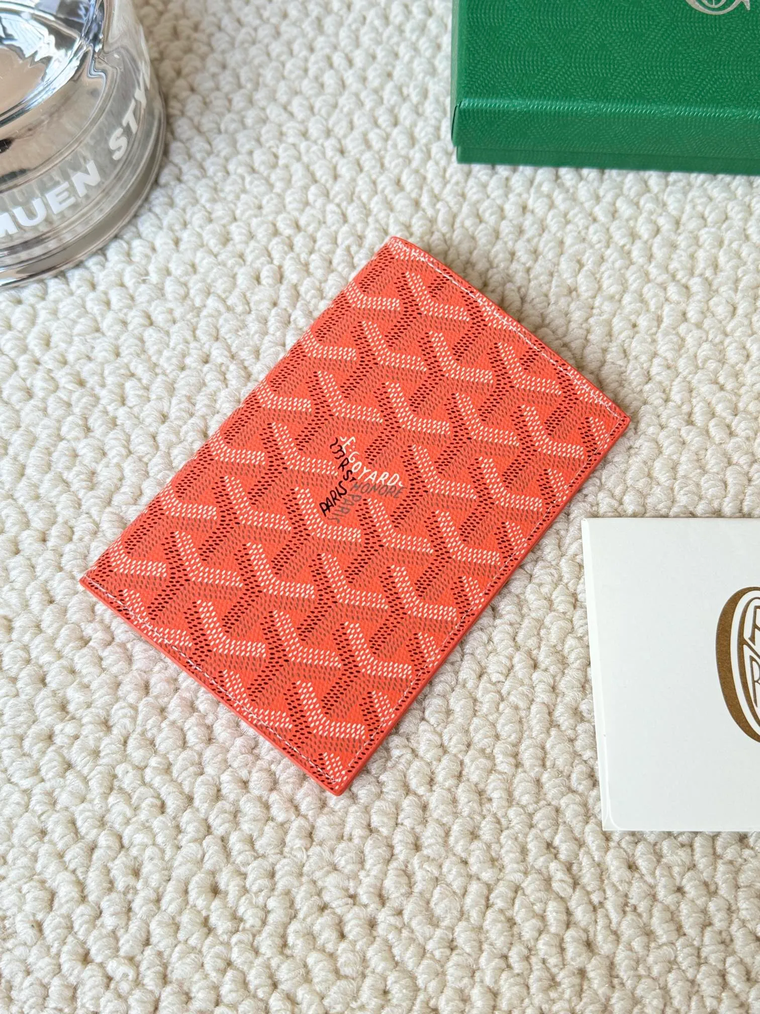 💰120 Goyard Passport Holder Goyardine Canvas & Vauzelles Calfskin No.: G804 Eleven colors. The country is open. The first choice for overseas travel. Multiple colors available. Can be used as a couple's model. It's yyds for giving away for personal use! A super convenient passport holder with four card slots + two compartments for traveling. Small and portable, good-looking. Material: goyarine canvas and Vauzelles calfskin. Size: 14✖️10✖️1.5cm