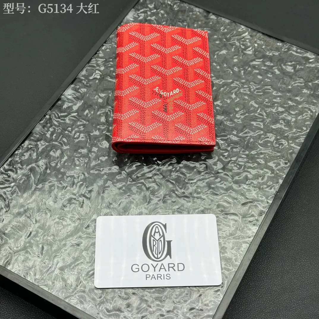 💰100 💎Top original 𝑺𝒂𝒊𝒏𝒕 𝑷𝒊𝒆𝒓𝒓𝒆 𝐠𝐨𝐲𝐚𝐫𝐝 Hot style 💕 Goya wallet card holder It is fully functional and has a large-sized banknote pocket that can hold cards, documents and banknotes at the same time. The compact design is just right for putting in a jacket or pants pocket. Style number: G5134 Size:7.5*1.5*11cm.