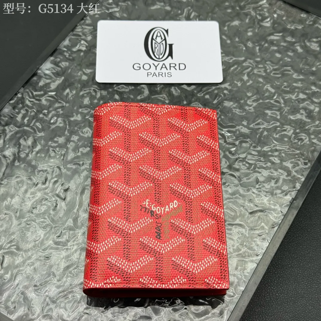 💰100 💎Top original 𝑺𝒂𝒊𝒏𝒕 𝑷𝒊𝒆𝒓𝒓𝒆 𝐠𝐨𝐲𝐚𝐫𝐝 Hot style 💕 Goya wallet card holder It is fully functional and has a large-sized banknote pocket that can hold cards, documents and banknotes at the same time. The compact design is just right for putting in a jacket or pants pocket. Style number: G5134 Size:7.5*1.5*11cm.