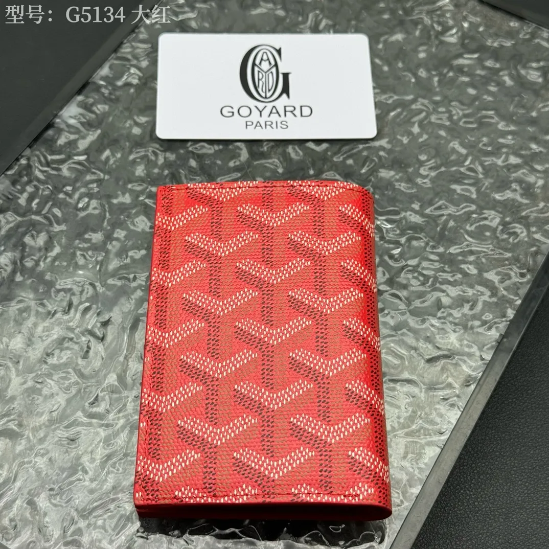 💰100 💎Top original 𝑺𝒂𝒊𝒏𝒕 𝑷𝒊𝒆𝒓𝒓𝒆 𝐠𝐨𝐲𝐚𝐫𝐝 Hot style 💕 Goya wallet card holder It is fully functional and has a large-sized banknote pocket that can hold cards, documents and banknotes at the same time. The compact design is just right for putting in a jacket or pants pocket. Style number: G5134 Size:7.5*1.5*11cm.