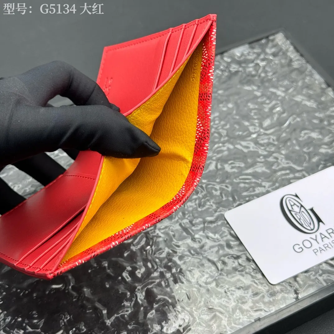 💰100 💎Top original 𝑺𝒂𝒊𝒏𝒕 𝑷𝒊𝒆𝒓𝒓𝒆 𝐠𝐨𝐲𝐚𝐫𝐝 Hot style 💕 Goya wallet card holder It is fully functional and has a large-sized banknote pocket that can hold cards, documents and banknotes at the same time. The compact design is just right for putting in a jacket or pants pocket. Style number: G5134 Size:7.5*1.5*11cm.