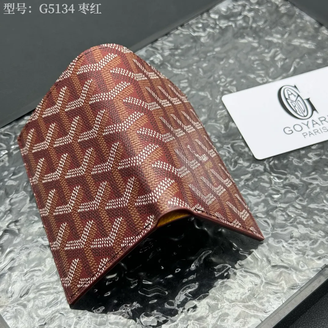 💰100 💎Top original 𝑺𝒂𝒊𝒏𝒕 𝑷𝒊𝒆𝒓𝒓𝒆 𝐠𝐨𝐲𝐚𝐫𝐝 Hot style 💕 Goya wallet card holder It is fully functional and has a large-sized banknote pocket that can hold cards, documents and banknotes at the same time. The compact design is just right for putting in a jacket or pants pocket. Style number: G5134 Size:7.5*1.5*11cm.