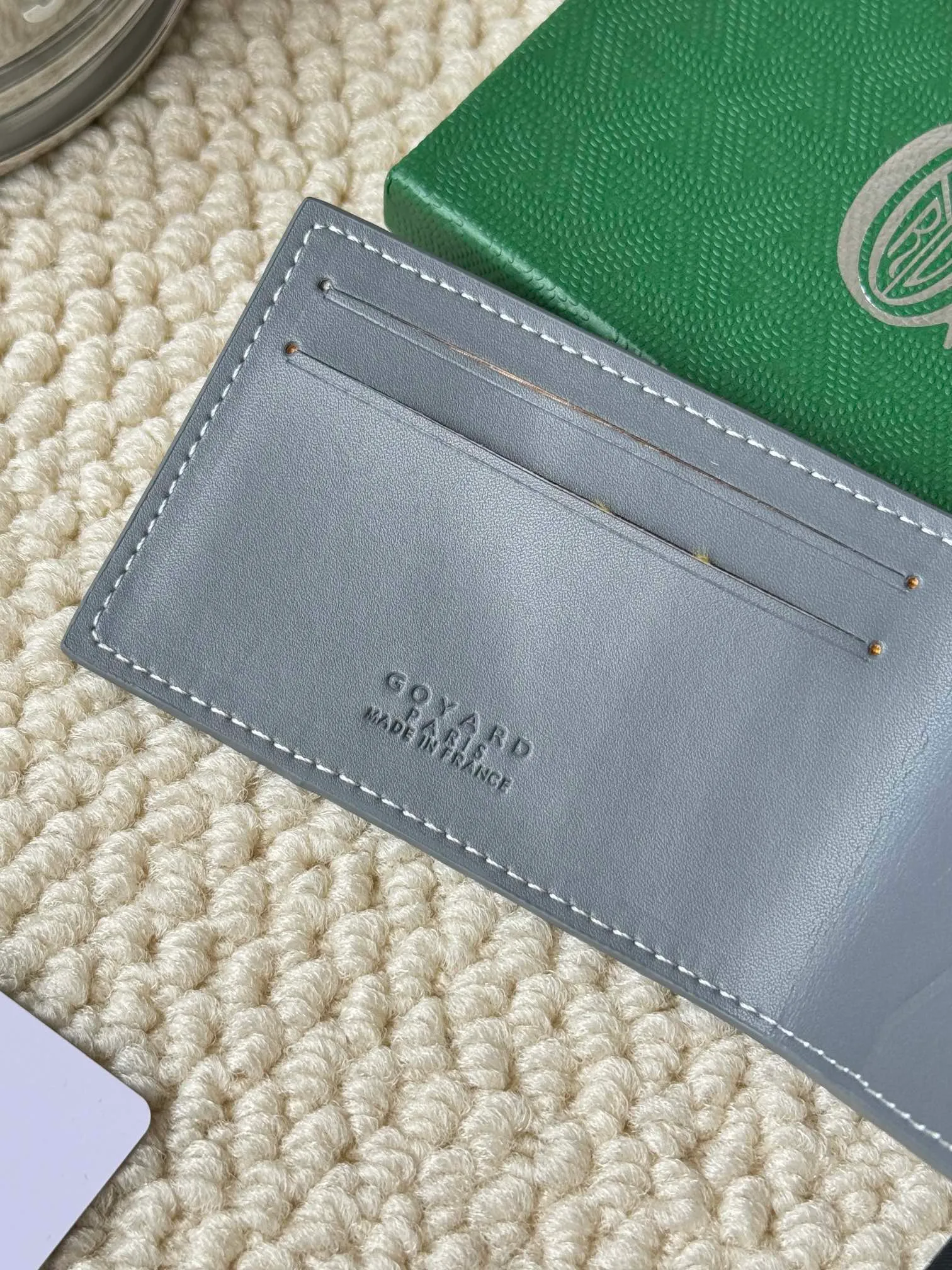 💰100Insert Victoire Card Holder can not only be used on its own, but also fits into the Victoire Wallet to add more card storage space. Goyardine canvas & Vauzelles calfskin Style number: 9638 Size: 7.1 cmx0.5 cmx10 cm