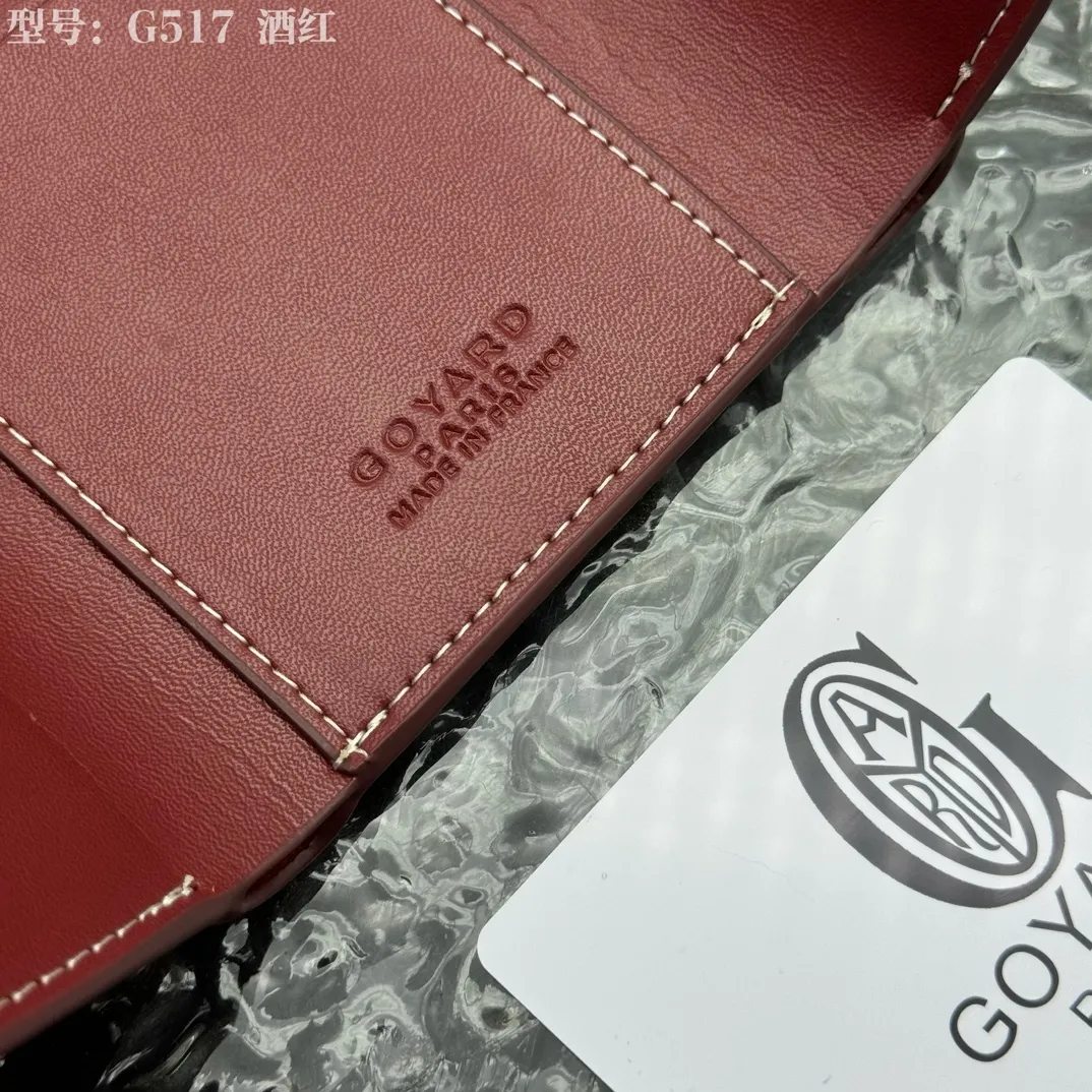 💰120 💎Top Original 𝑮𝑶𝒀𝑨𝑹𝑫 𝑽𝒊𝒄𝒕𝒐𝒊𝒓𝒆 The wallet has a small and compact design that can store cards, banknotes and documents. It's sized to fit in a bag or in a jacket or pants pocket. The Insert Victoire Card Holder can be placed inside the Victoire Wallet to store even more cards. Style number: G517 Size: 12*9*3
