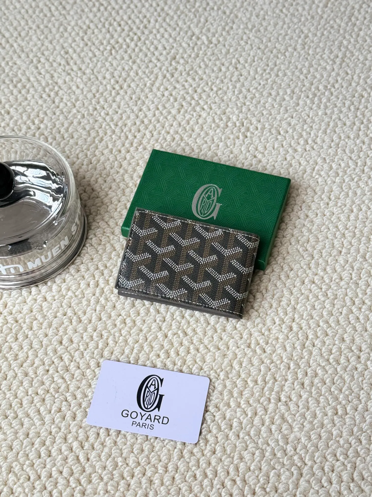 💰100 Insert The Victoire Card Holder can not only be used on its own, but also fits into the Victoire Wallet to add more card storage space. Goyardine canvas & Vauzelles calfskin Style number: 9638 Size: 7.1 cmx0.5 cmx10 cm