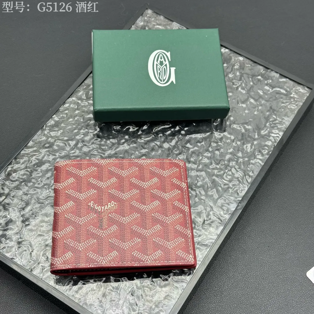 💰130 💎Upgraded original version 𝐠𝐨𝐲𝐚𝐫𝐝 Hot style ❤️Goyard wallet short style, Goyard 8-slot card slot wallet, the texture is directly stretched to the full mark, it can hold about 8-10 cards, it can hold cash, it is thin and does not stand up, it is classic, practical and attractive! If you want to create a short clip with a feeling that is different from others and has a deep taste, it must be him! size: 11*9 (cm) model: G5126