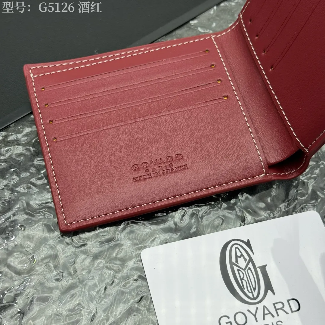 💰130 💎Upgraded original version 𝐠𝐨𝐲𝐚𝐫𝐝 Hot style ❤️Goyard wallet short style, Goyard 8-slot card slot wallet, the texture is directly stretched to the full mark, it can hold about 8-10 cards, it can hold cash, it is thin and does not stand up, it is classic, practical and attractive! If you want to create a short clip with a feeling that is different from others and has a deep taste, it must be him! size: 11*9 (cm) model: G5126