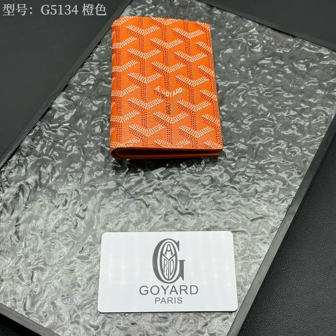💰100 💎Top original 𝑺𝒂𝒊𝒏𝒕 𝑷𝒊𝒆𝒓𝒓𝒆 𝐠𝐨𝐲𝐚𝐫𝐝 Hot style 💕 Goya wallet card holder It is fully functional and has a large-sized banknote pocket that can hold cards, documents and banknotes at the same time. The compact design is just right for putting in a jacket or pants pocket. Style number: G5134 Size:7.5*1.5*11cm.
