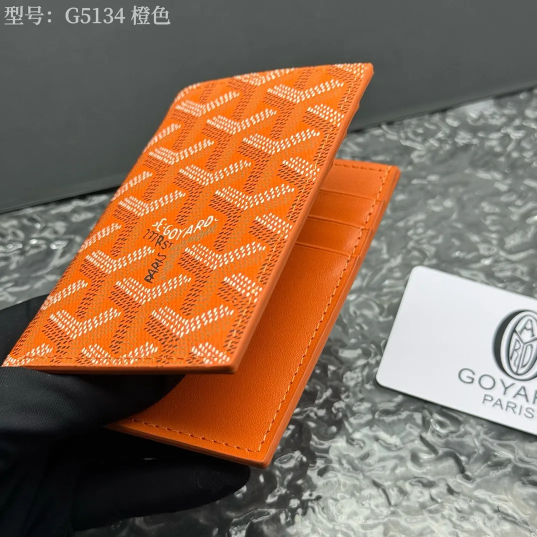 💰100 💎Top original 𝑺𝒂𝒊𝒏𝒕 𝑷𝒊𝒆𝒓𝒓𝒆 𝐠𝐨𝐲𝐚𝐫𝐝 Hot style 💕 Goya wallet card holder It is fully functional and has a large-sized banknote pocket that can hold cards, documents and banknotes at the same time. The compact design is just right for putting in a jacket or pants pocket. Style number: G5134 Size:7.5*1.5*11cm.