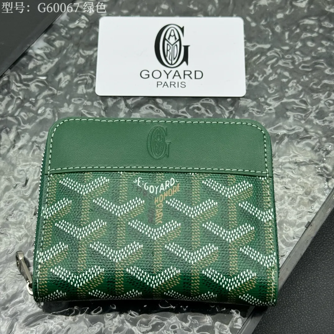 💰110 💎Top original 𝐠𝐨𝐲𝐚𝐫𝐝 Hot style 💕 Goya wallet short Matignon Mini coin purse with full zipper closure design. Its central compartment holds coins, while its interior patch pocket holds cards or small IDs. Style number: G60067 Size: 10.4*7.5*1.8cm