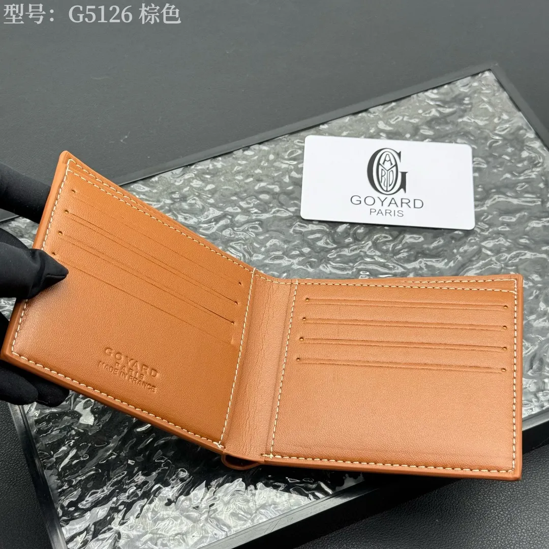 💰130 💎Upgraded original version 𝐠𝐨𝐲𝐚𝐫𝐝 Hot style ❤️Goyard wallet short style, Goyard 8-slot card slot wallet, the texture is directly stretched to the full mark, it can hold about 8-10 cards, it can hold cash, it is thin and does not stand up, it is classic, practical and attractive! If you want to create a short clip with a feeling that is different from others and has a deep taste, it must be him! size: 11*9 (cm) model: G5126