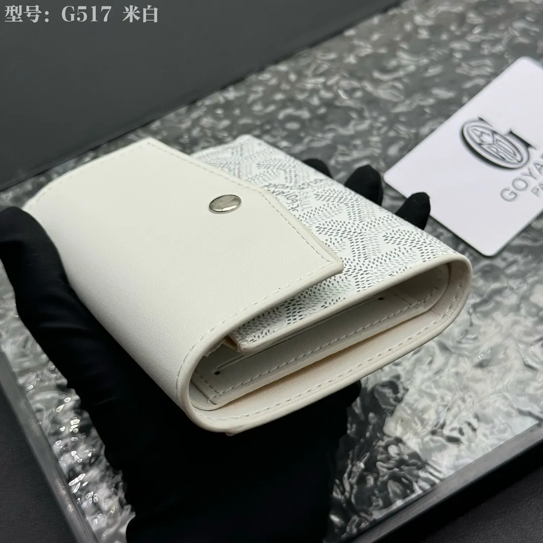 💰120 💎Top Original 𝑮𝑶𝒀𝑨𝑹𝑫 𝑽𝒊𝒄𝒕𝒐𝒊𝒓𝒆 The wallet has a small and compact design that can store cards, banknotes and documents. It's sized to fit in a bag or in a jacket or pants pocket. The Insert Victoire Card Holder can be placed inside the Victoire Wallet to store even more cards. Style number: G517 Size: 12*9*3
