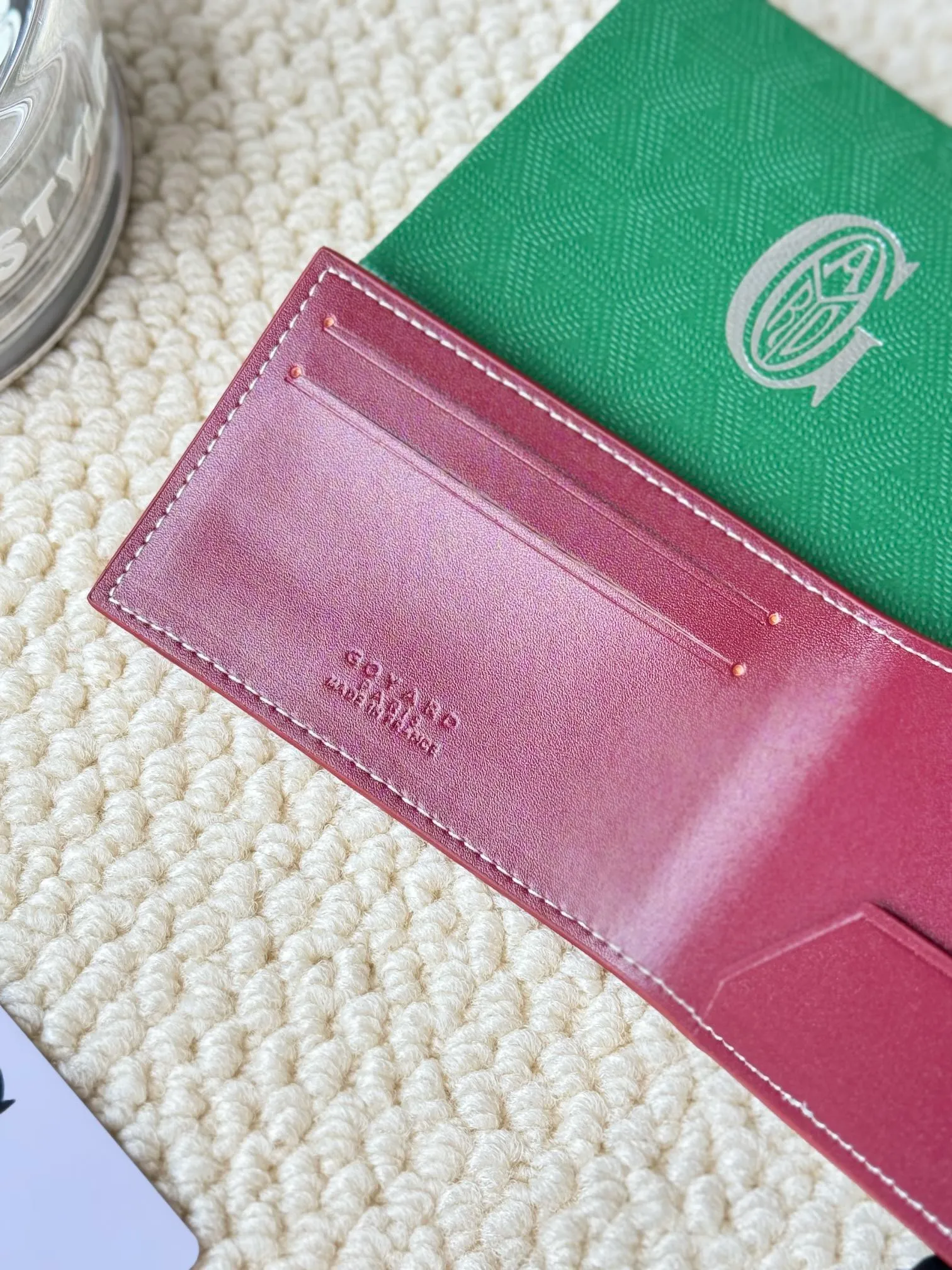 💰100Insert Victoire Card Holder can not only be used on its own, but also fits into the Victoire Wallet to add more card storage space. Goyardine canvas & Vauzelles calfskin Style number: 9638 Size: 7.1 cmx0.5 cmx10 cm