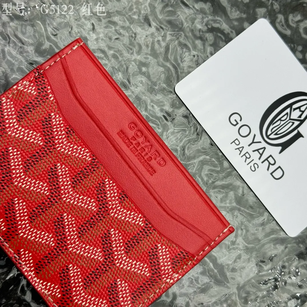 💰90 💎The top-quality original GOYARD Saint-Sulpice card holder has a small and compact design, and its central pocket can store cards, IDs or folded banknotes. The compact design fits nicely in a jacket or pants pocket. Model; G5122 Size: 7*10.5*0.2cm
