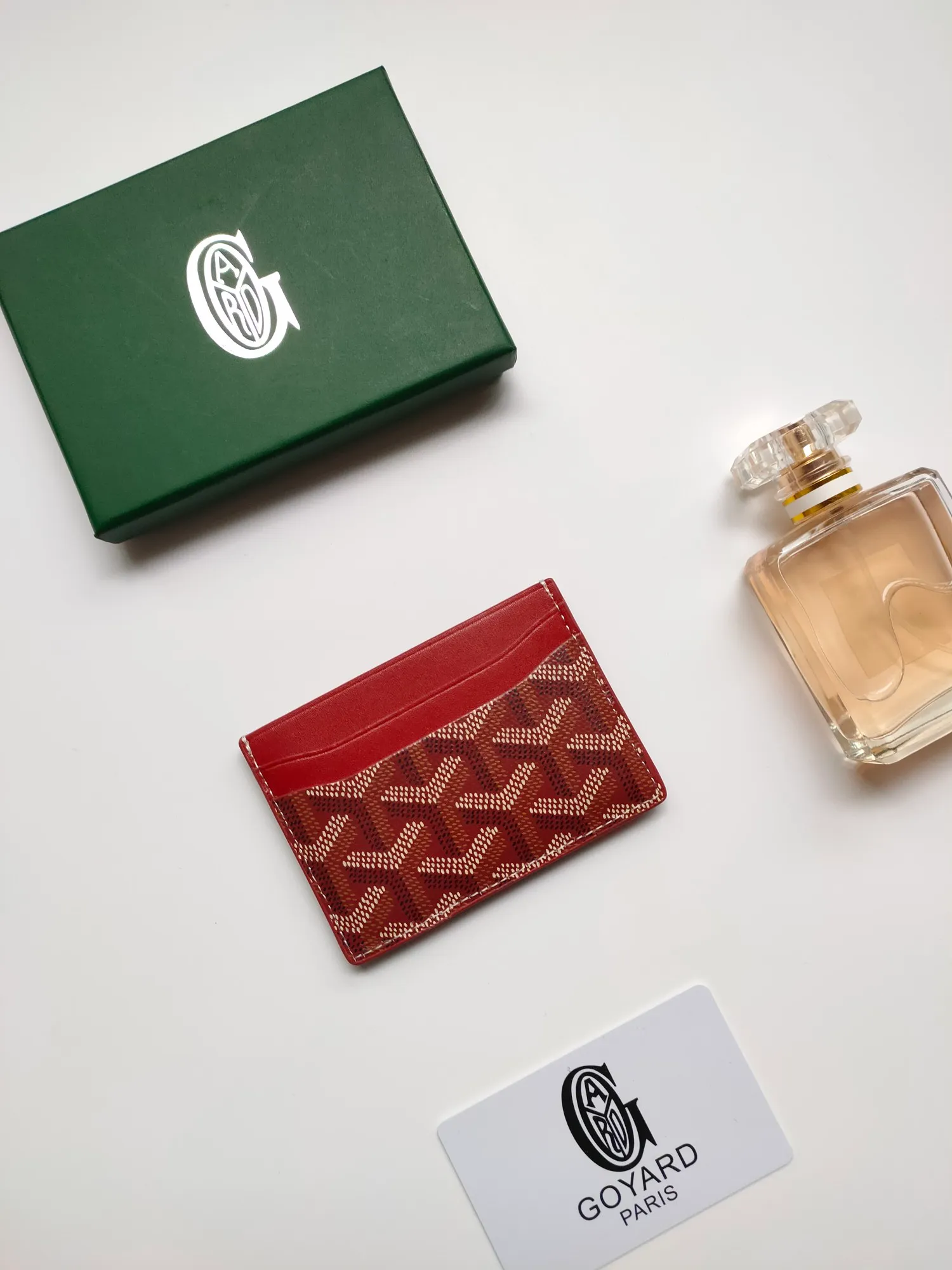 ￥90💰GOYARD Goya Classic👍🏻Saint-Sulpice card holder has a small and compact design, and its central pocket can store cards, documents or folded banknotes. The compact design fits nicely in a jacket or pants pocket. Style number: 9636 Size: 7 x10.5 cm