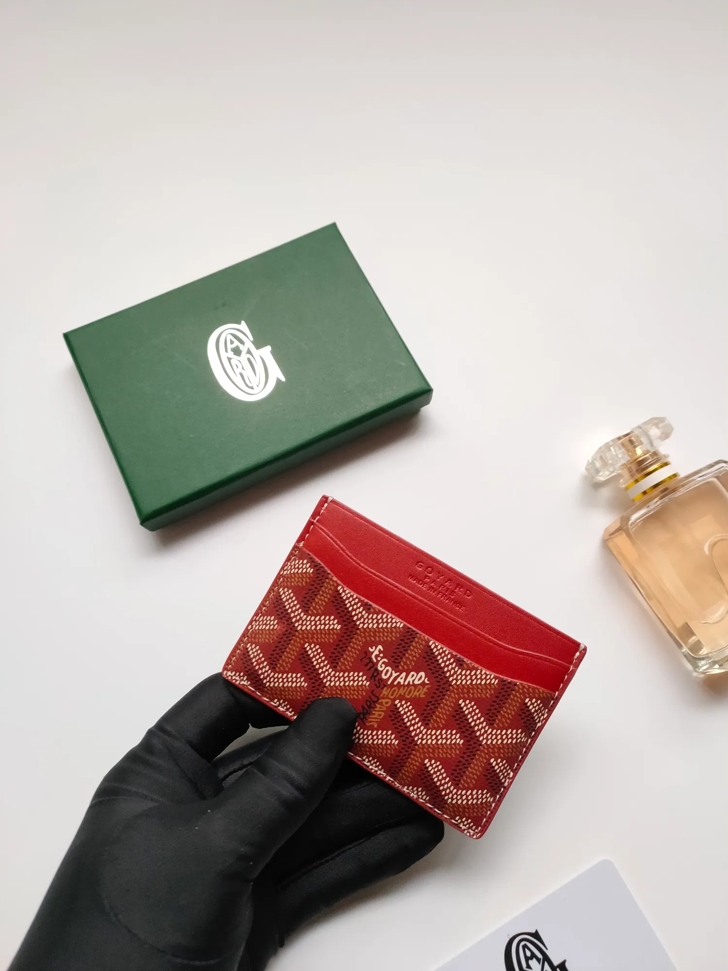 ￥90💰GOYARD Goya Classic👍🏻Saint-Sulpice card holder has a small and compact design, and its central pocket can store cards, documents or folded banknotes. The compact design fits nicely in a jacket or pants pocket. Style number: 9636 Size: 7 x10.5 cm