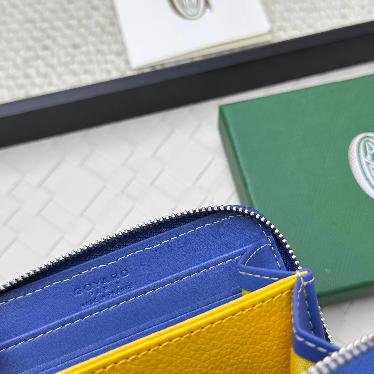 💰140 GOYARD Matignon Mini coin purse features a full zipper closure. Its central compartment holds coins, while its interior patch pocket holds cards or small IDs. No.: 805 Size: 10.4*7.5*1.8cm