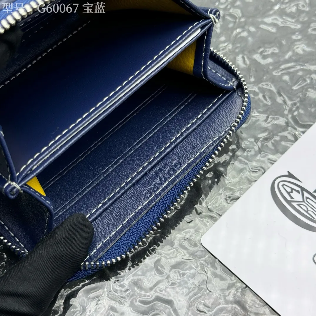 💰110 💎Top original 𝐠𝐨𝐲𝐚𝐫𝐝 Hot style 💕 Goya wallet short Matignon Mini coin purse with full zipper closure design. Its central compartment holds coins, while its interior patch pocket holds cards or small IDs. Style number: G60067 Size: 10.4*7.5*1.8cm