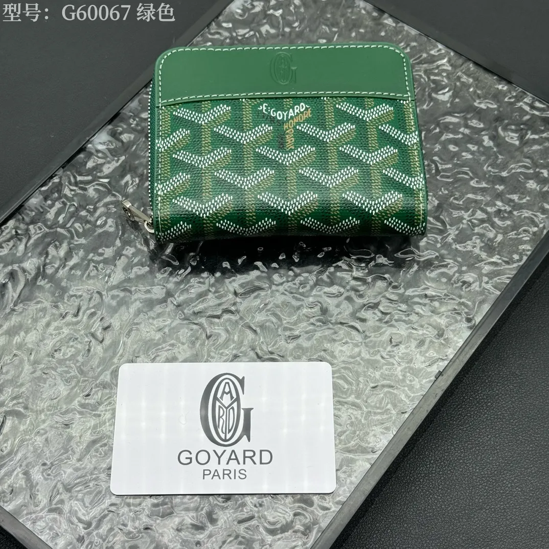 💰130 💎Top original 𝐠𝐨𝐲𝐚𝐫𝐝 Hot style 💕 Goya wallet short Matignon Mini coin purse with full zipper closure design. Its central compartment holds coins, while its interior patch pocket holds cards or small IDs. Style number: G60067 Size: 10.4*7.5*1.8cm