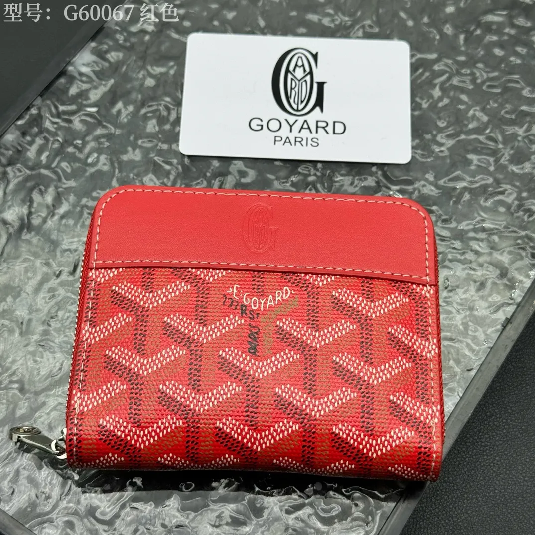 💰110 💎Top original 𝐠𝐨𝐲𝐚𝐫𝐝 Hot style 💕 Goya wallet short Matignon Mini coin purse with full zipper closure design. Its central compartment holds coins, while its interior patch pocket holds cards or small IDs. Style number: G60067 Size: 10.4*7.5*1.8cm