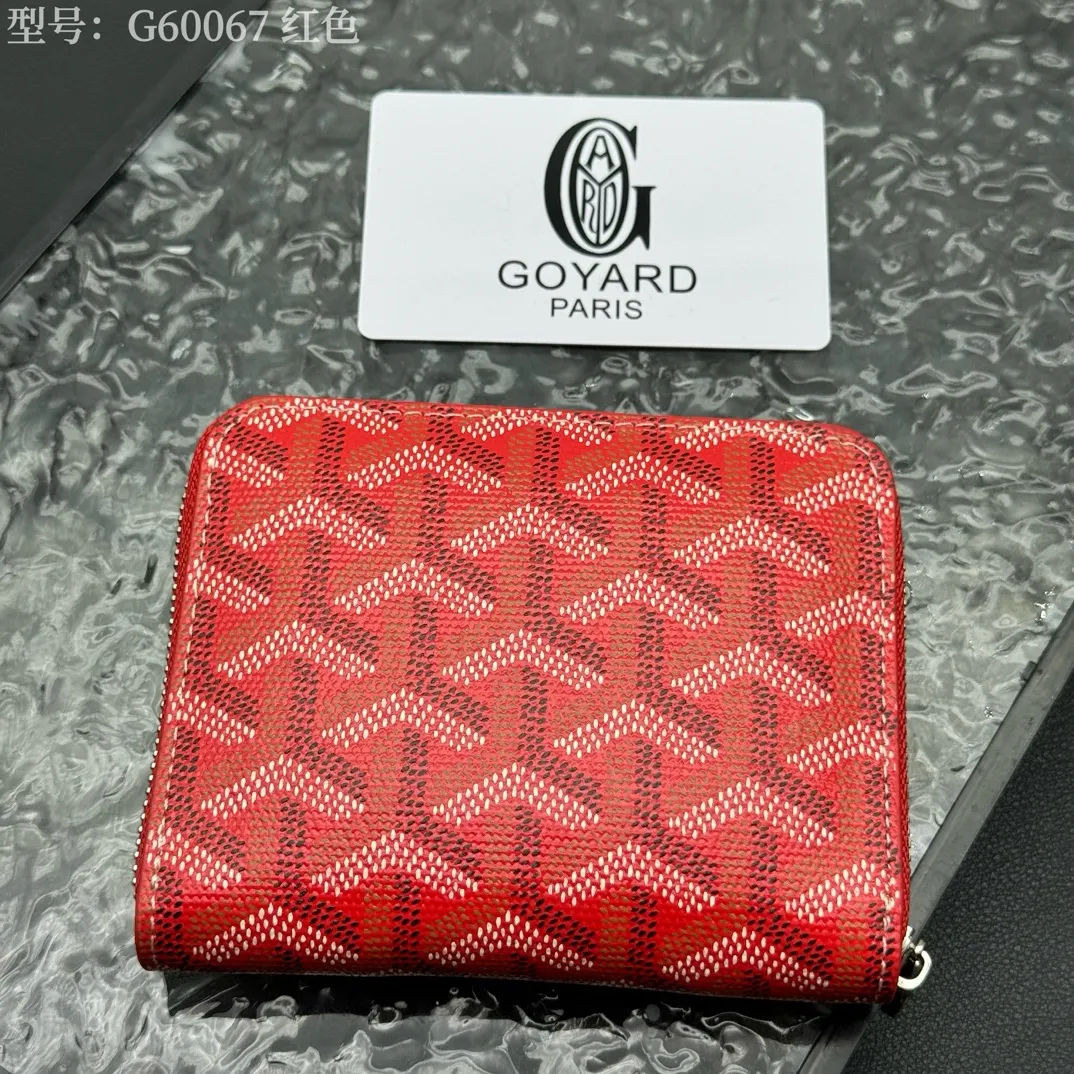 💰110 💎Top original 𝐠𝐨𝐲𝐚𝐫𝐝 Hot style 💕 Goya wallet short Matignon Mini coin purse with full zipper closure design. Its central compartment holds coins, while its interior patch pocket holds cards or small IDs. Style number: G60067 Size: 10.4*7.5*1.8cm