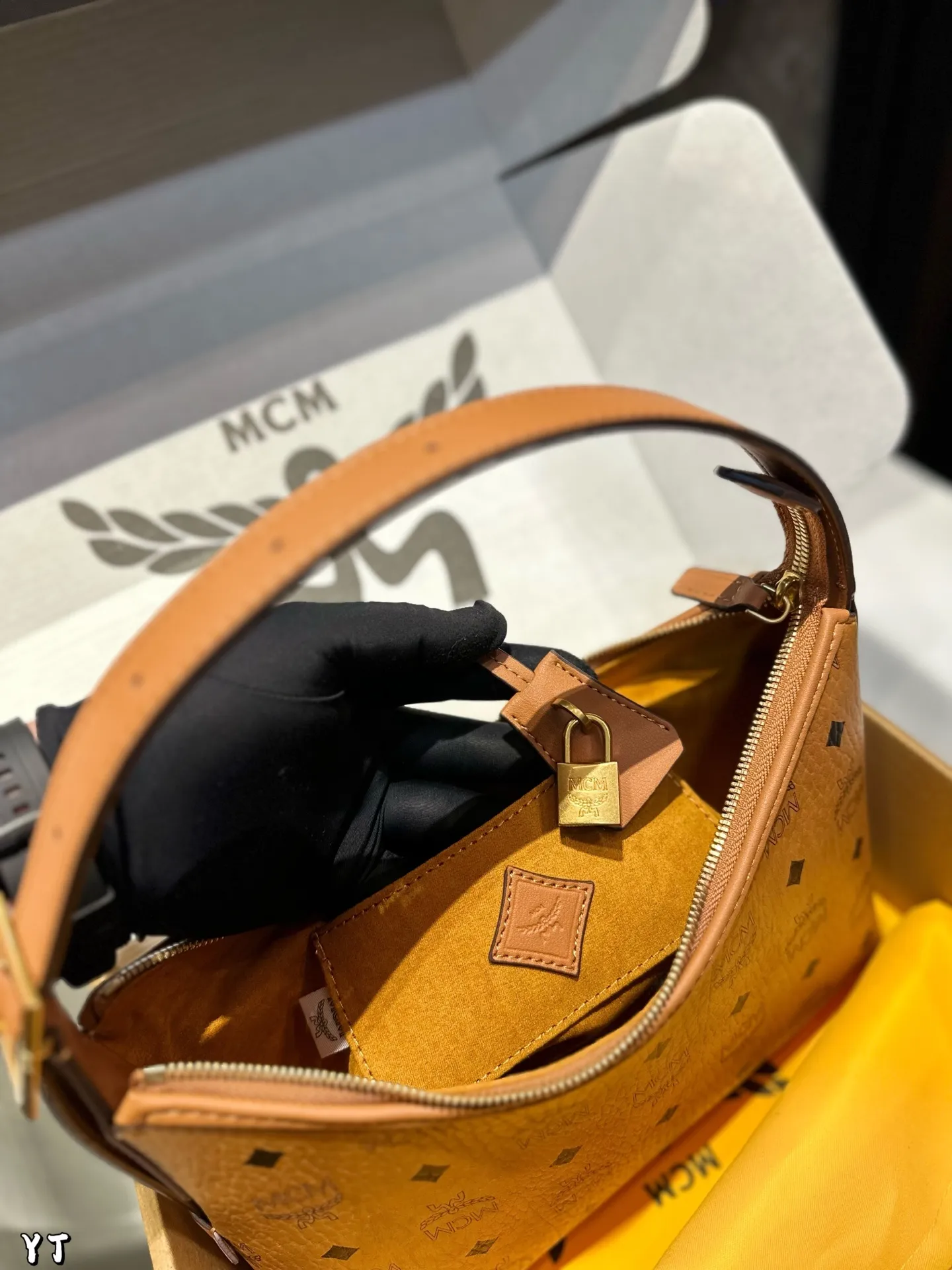 All Categories MCM Women’s Bags and Wallets MCM M88112