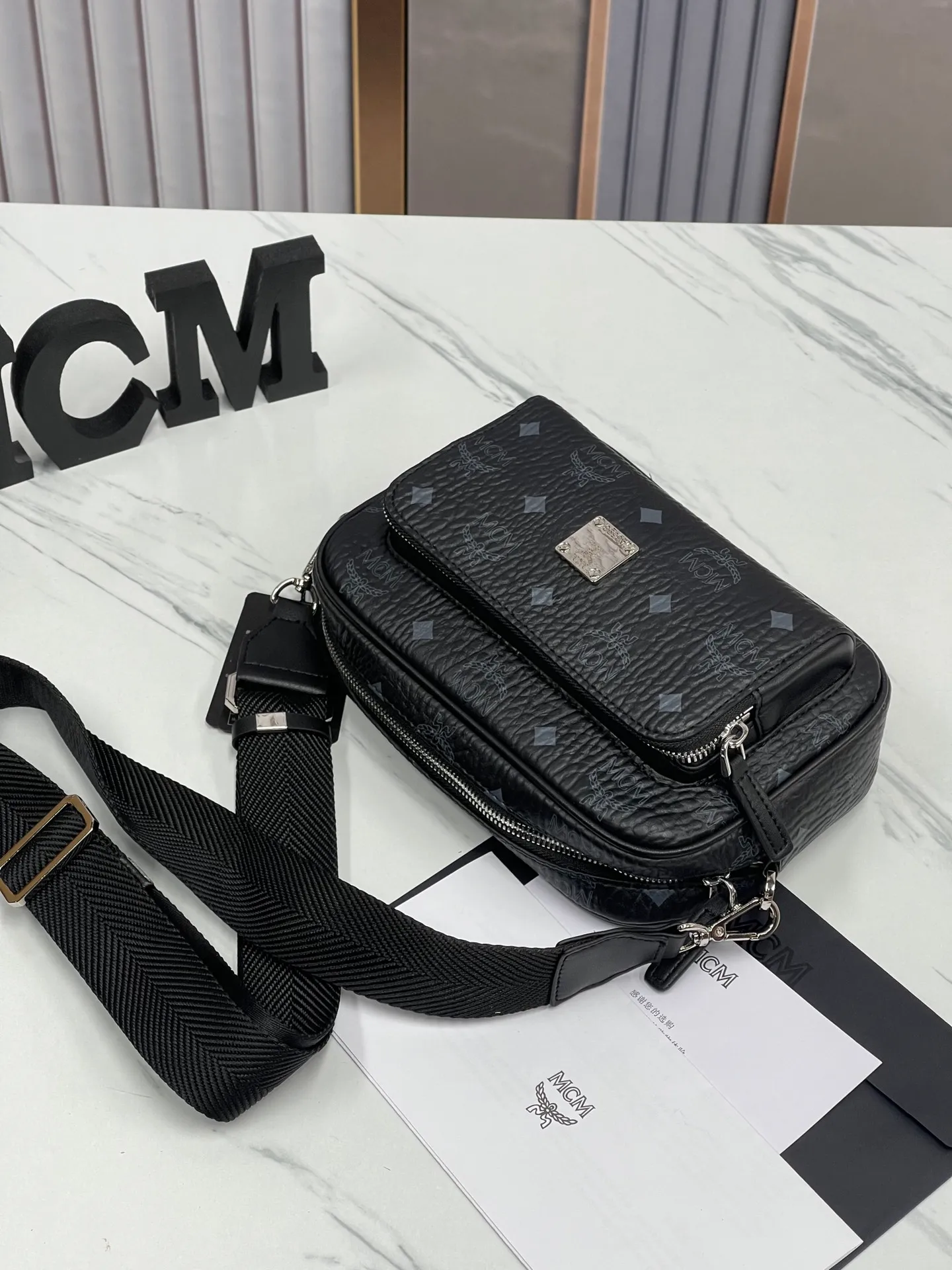 Batch 380 large size 💰MCM fully upgraded 🇰🇷with counter environmentally friendly ♻️ gift box 🎁 (upgraded version without dog accessories) camera bag. Shoulder bag ⚡ykk zipper / counter original customization (dust bag / Korean Lotte Duty Free Shop label ⚡🛃 Size: large 22X15X8. 🌸 Close