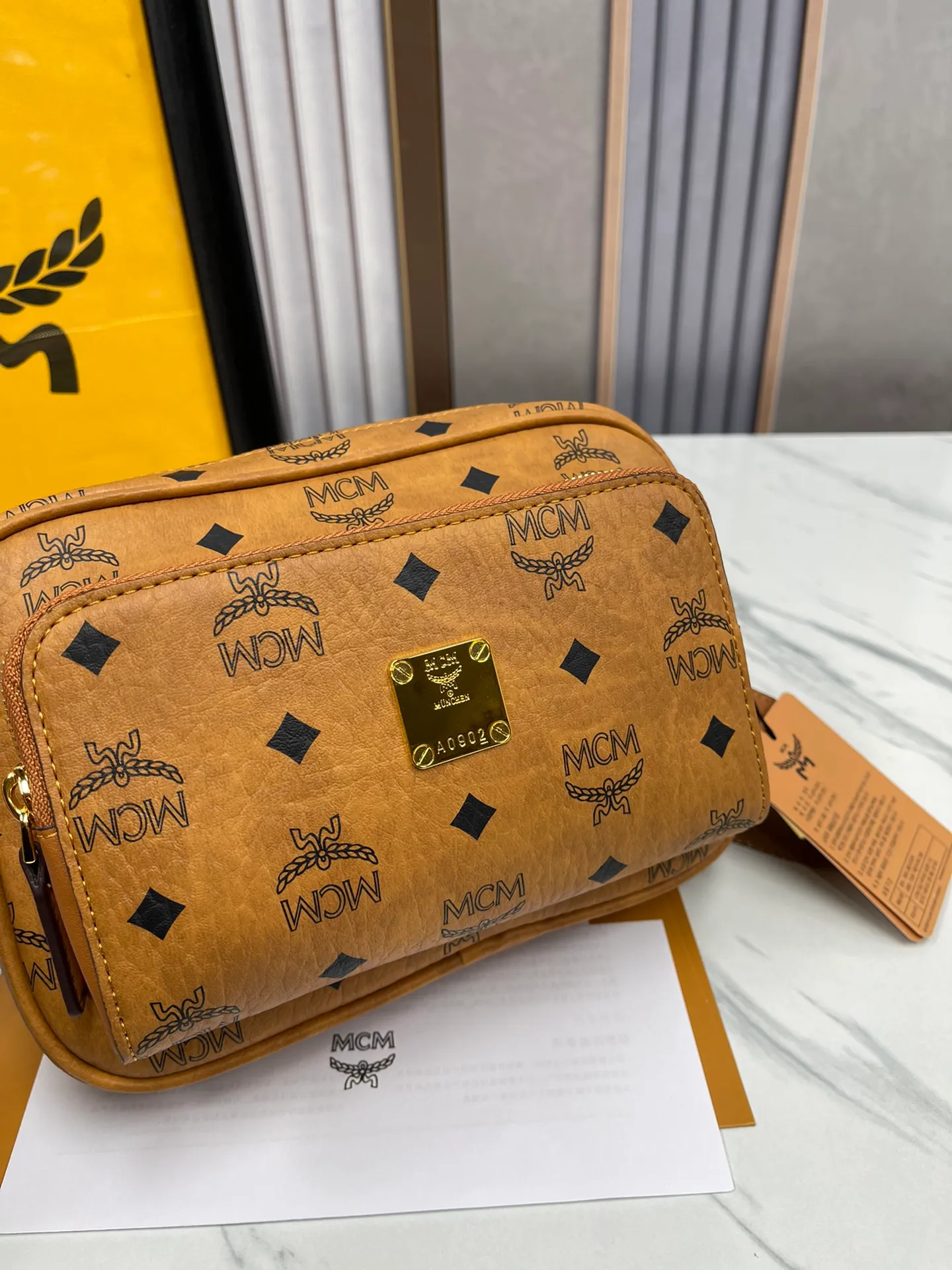 P400¥ Large size💰MCM Upgraded version·High quality·🇰🇷With counter environmentally friendly ♻️gift box🎁(new upgraded version without dog accessories) camera bag. Shoulder bag⚡ykk slider zipper/counter original customization (dust bag/Korea Lotte Duty Free Shop label⚡🛃Size: large 22X15X8.🌸 Close