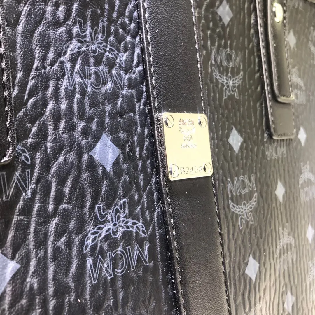Batch 400💰Ｍ家🔥🍃🍃Mcm two-piece set ♥️Multifunctional shopping bag that can be transformed into a bucket bag in seconds Super high-end Anya hai🎊Double label inside. Floral cutting. Thick bark pattern‼ ️The same style as the stars. A must-have item for fashionistas. Original YKK zipper hardware. Genuine material. Canvas lining at the counter. Don’t miss it. Actual shot. Made of printed coated canvas. The top zipper can protect personal belongings. Ideal for travel. Size: 34 29 15🌺🌼