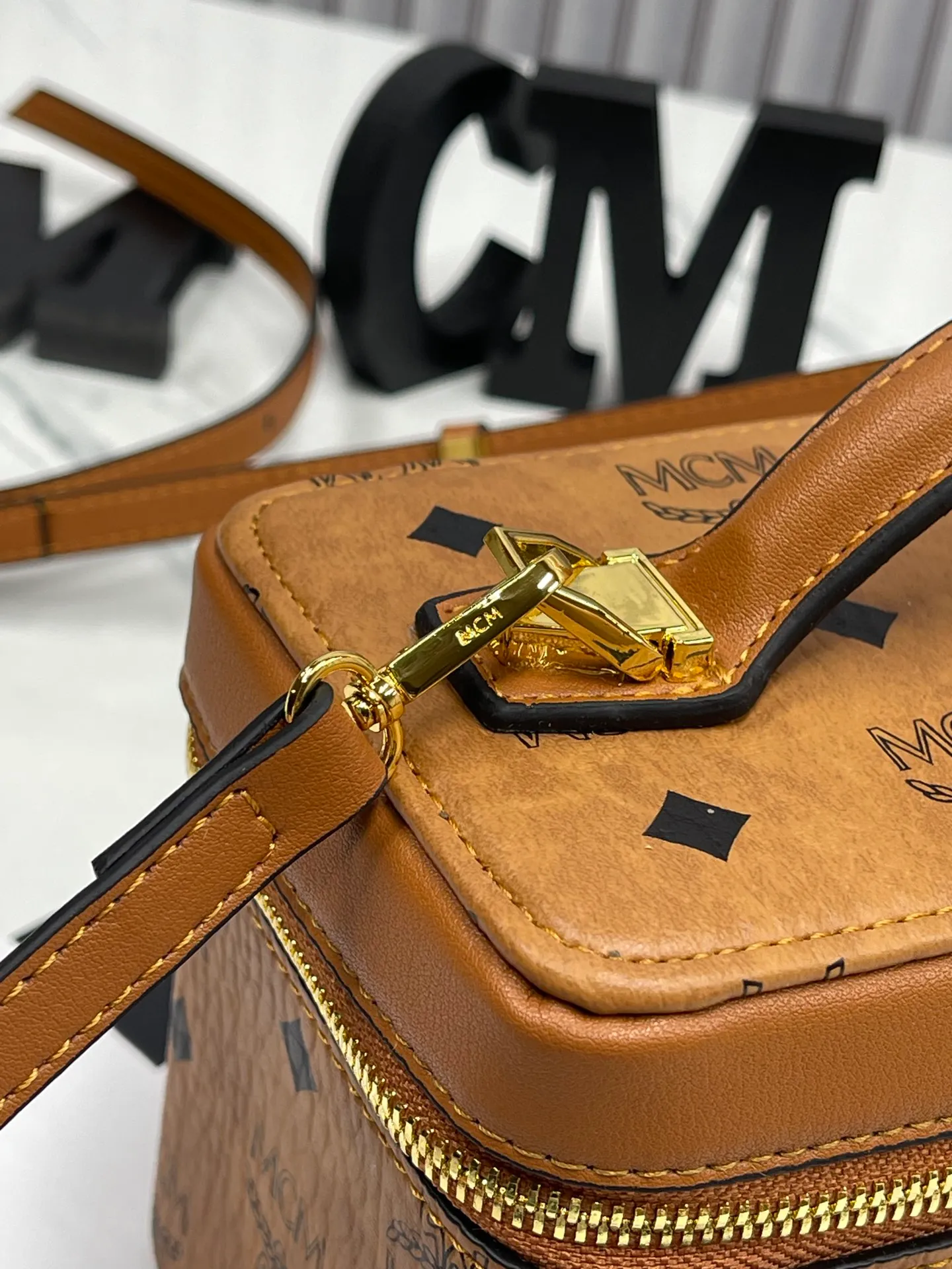 Batch 380💰 MCM Home🇰🇷New counter cosmetic case/handbag/shoulder bag⚡️With original box/original ykk slider zipper/counter original customization original suede lining⚡🌸🌸Size: 20x12x10cm🌺🌺🌺👒👒👒🌴🌴🌴
