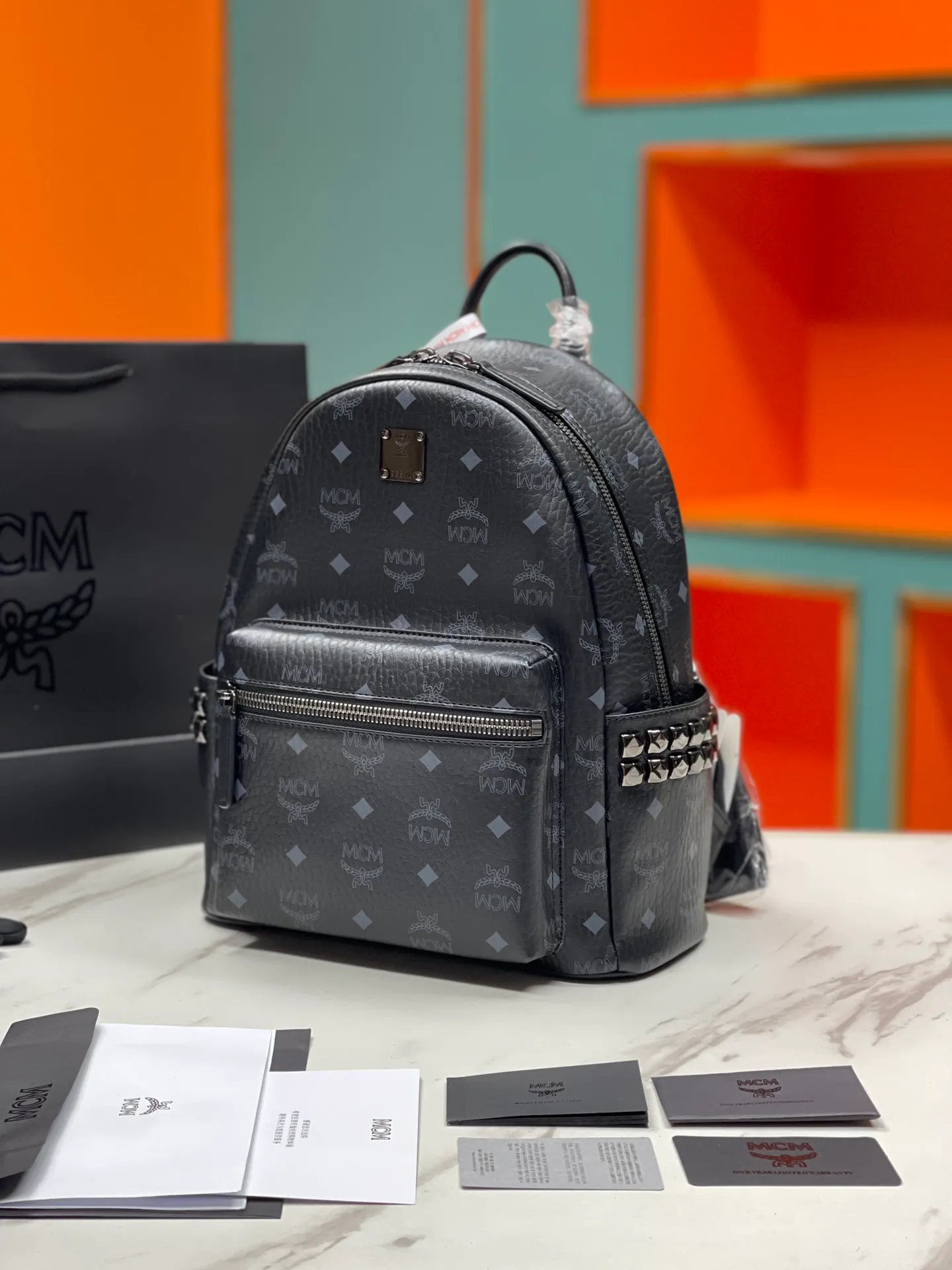 Factory running price 700💐Top original quality MCM side stud series [Exclusive real shot] Code M9002 is made of our signature Visetos coated canvas and lined with luxurious faux leather. The structured design has a spacious interior and pyramid rivet trim to add avant-garde style to your look. Size: Actual small size is about 26X33X12.5
