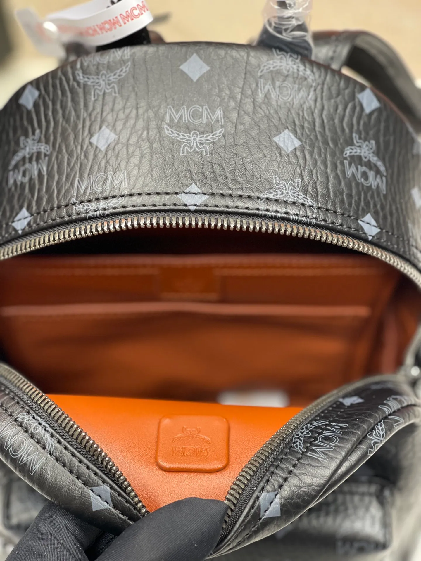 Factory running price 700💐Top original quality MCM side stud series [Exclusive real shot] Code M9002 is made of our signature Visetos coated canvas and lined with luxurious faux leather. The structured design has a spacious interior and pyramid rivet trim to add avant-garde style to your look. Size: Actual small size is about 26X33X12.5