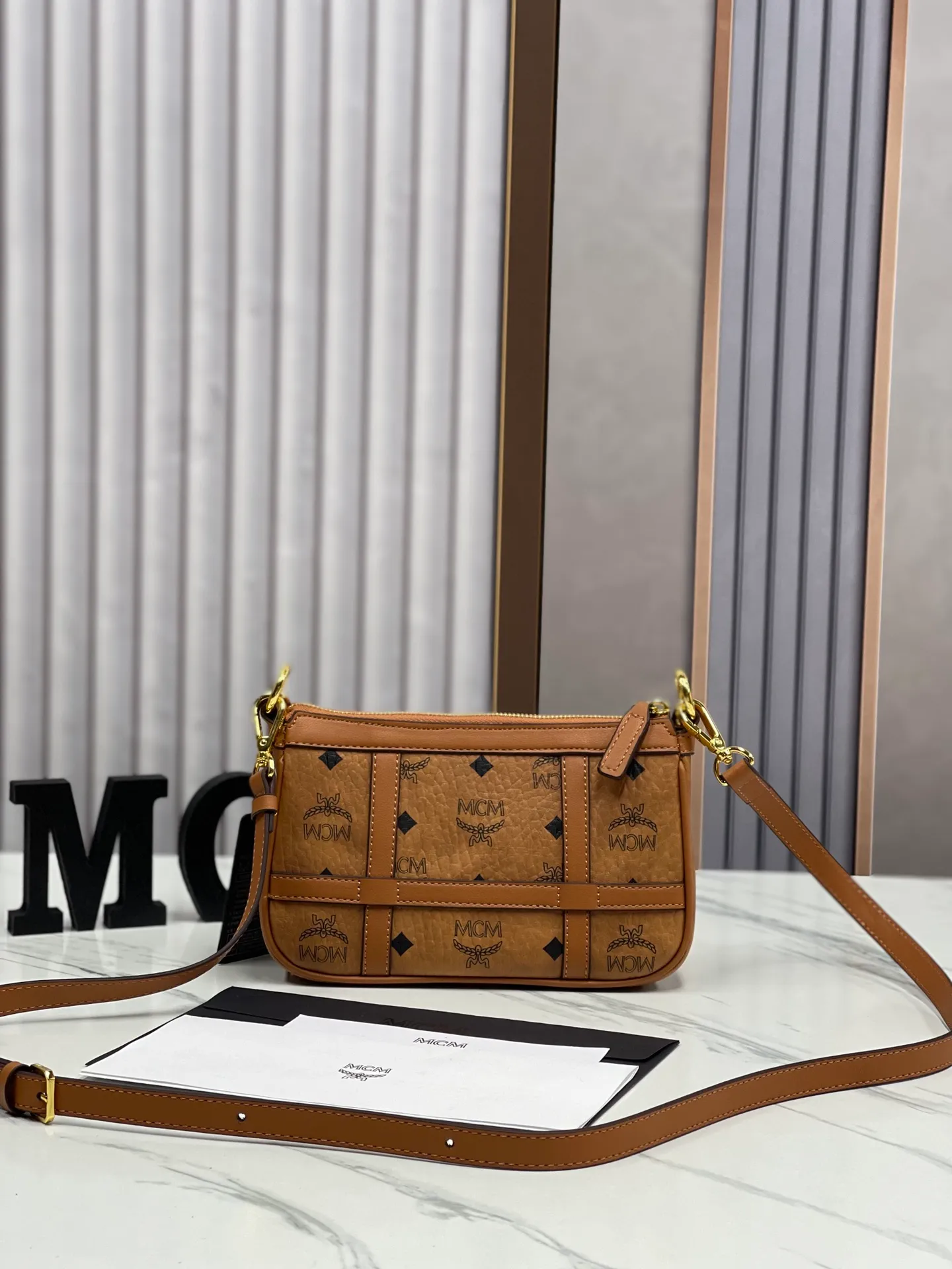 Batch 340💰MCM Crescent Bag🍓Upgraded mahjong bag, ykk hardware with exquisite fabrics, versatile artifact🌈 Comes with gift box packaging. Model 308 Size: 21.13