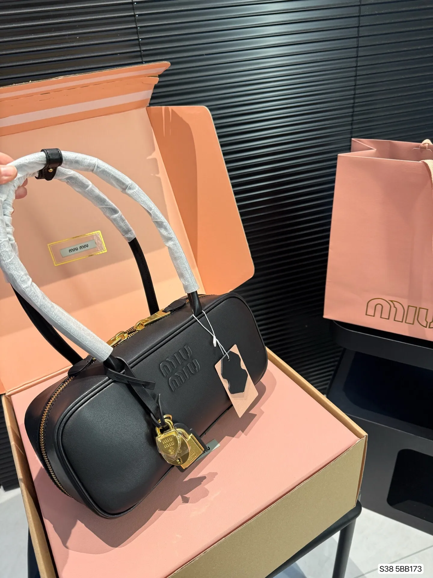 All categories Official website "Brand Women's Bags" Women's Bags 💙 miumiu 2025 new MIUMIU handbags