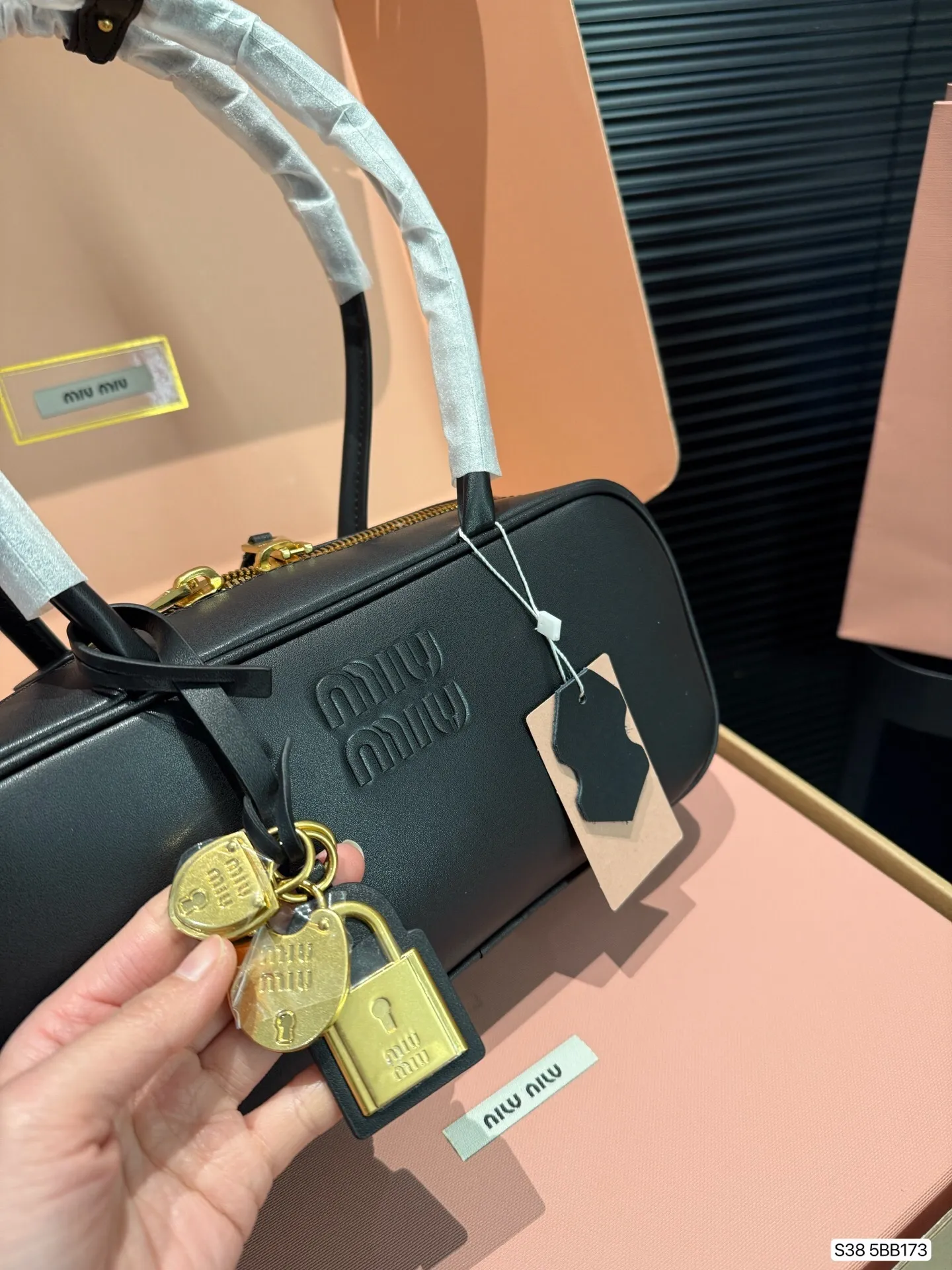 All categories Official website "Brand Women's Bags" Women's Bags 💙 miumiu 2025 new MIUMIU handbags