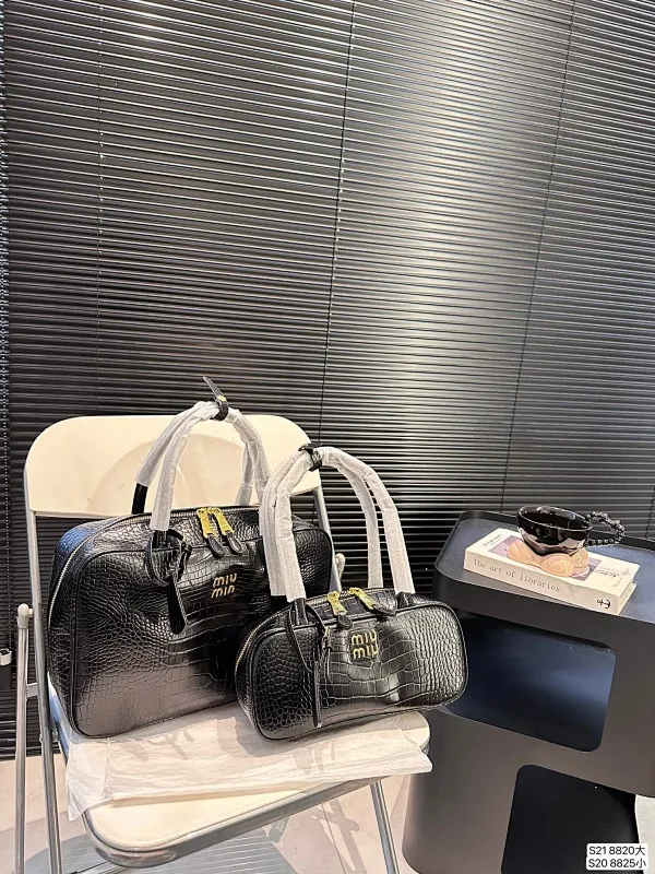 All categories Official website "Brand Women's Bags" Women's Bags 💙 miumiu 2024 new MIUMIU bowling handbag