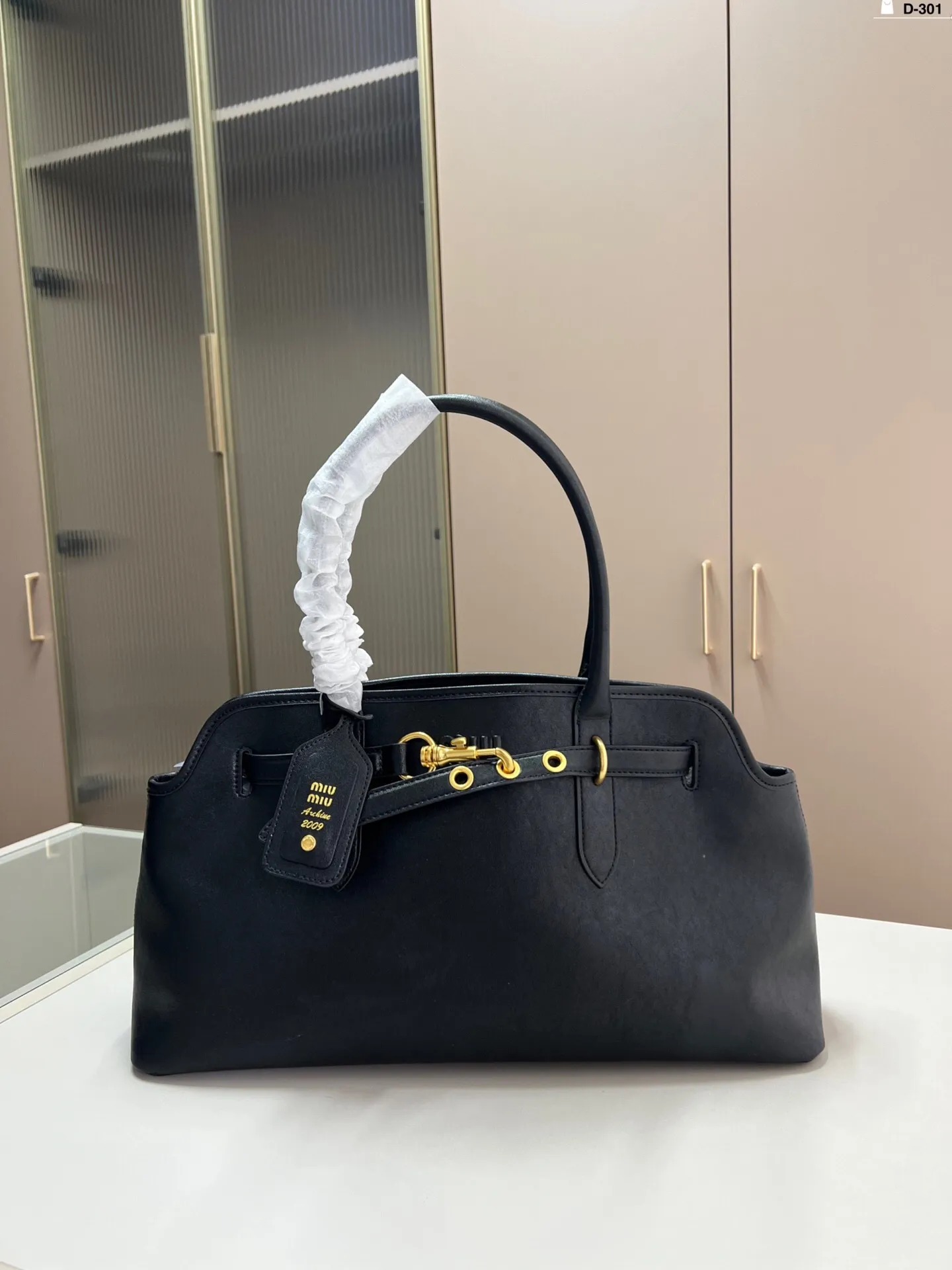 All categories Official website "Brand Women's Bags" Women's Bags 💙 miumiu 2025 new MIUMIU handbags