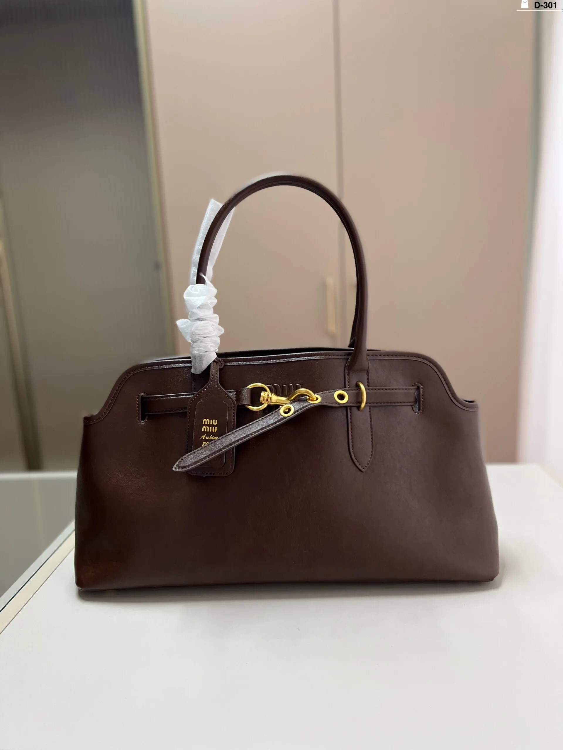 All categories Official website "Brand Women's Bags" Women's Bags 💙 miumiu 2025 new MIUMIU handbags