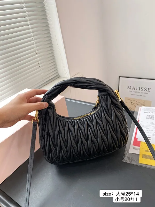 All categories Official website "Brand Women's Bags" Women's Bags 💙 miumiu 2025 new miumiu armpit bag