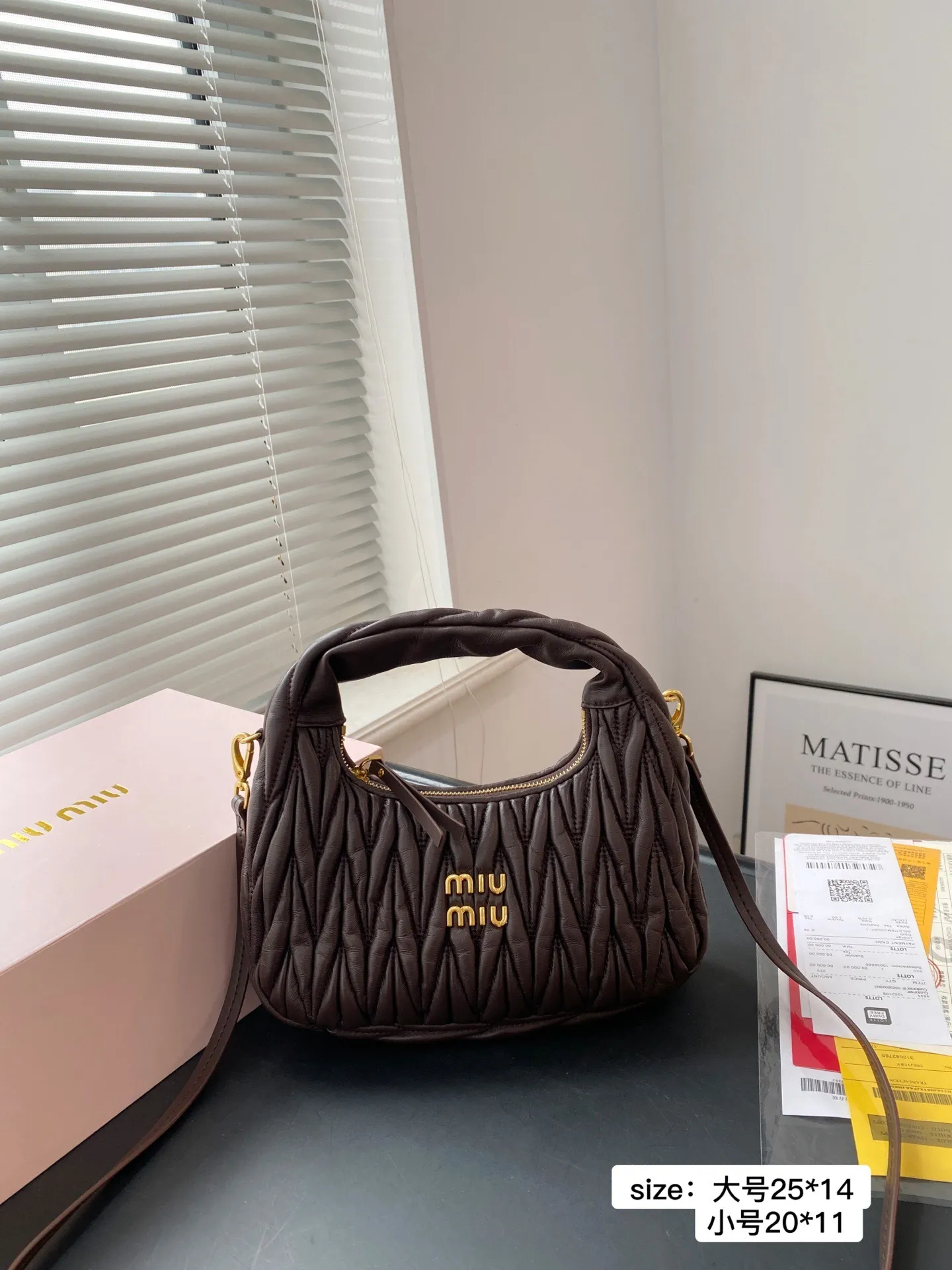 All categories Official website "Brand Women's Bags" Women's Bags 💙 miumiu 2025 new miumiu armpit bag