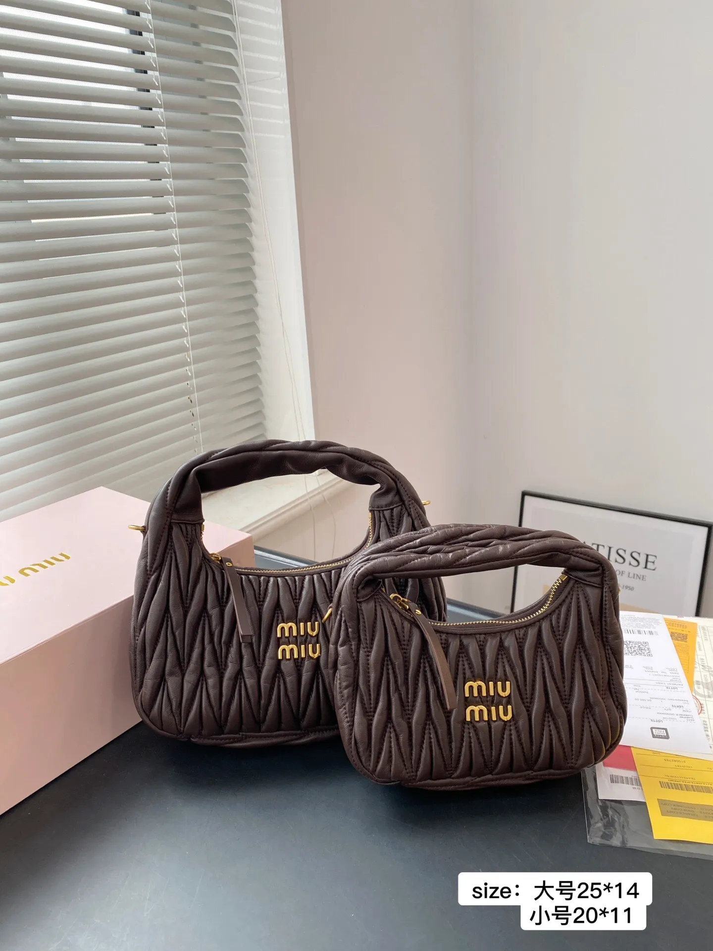 All categories Official website "Brand Women's Bags" Women's Bags 💙 miumiu 2025 new miumiu armpit bag