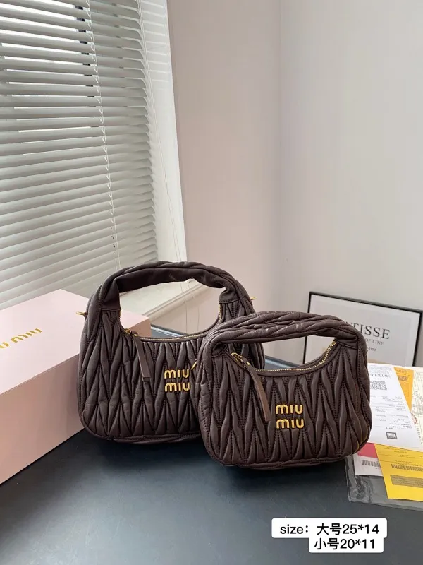 All categories Official website "Brand Women's Bags" Women's Bags 💙 miumiu 2025 new miumiu armpit bag