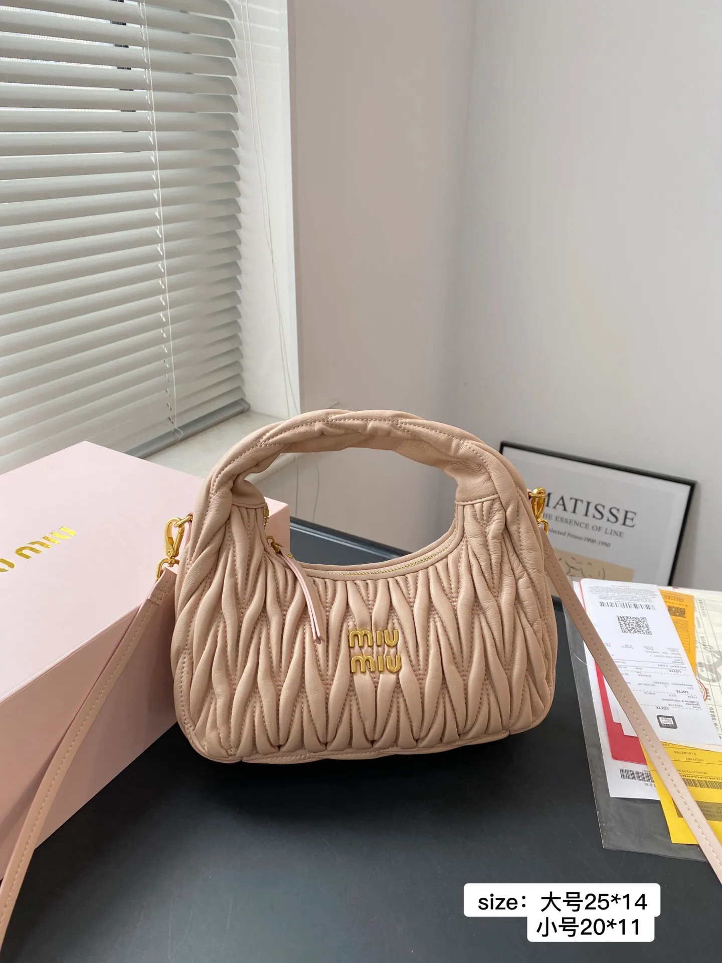 All categories Official website "Brand Women's Bags" Women's Bags 💙 miumiu 2025 new miumiu armpit bag