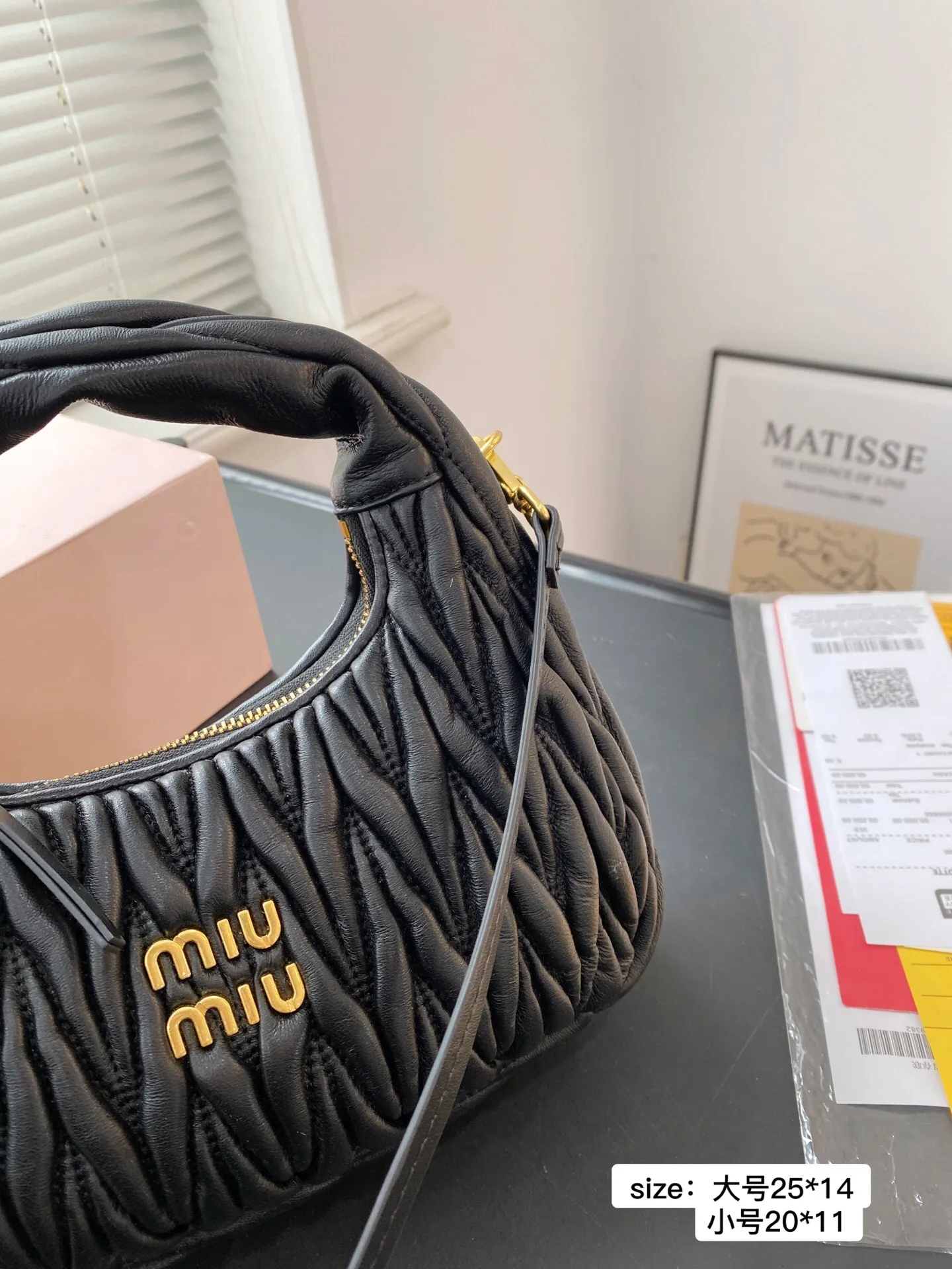 All categories Official website "Brand Women's Bags" Women's Bags 💙 miumiu 2025 new miumiu armpit bag